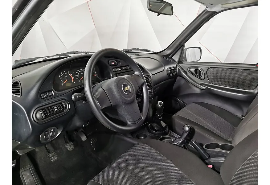 Chevrolet Niva 1.7 MT (80 л.с.) Серый в АВИЛОН. Слайд №19