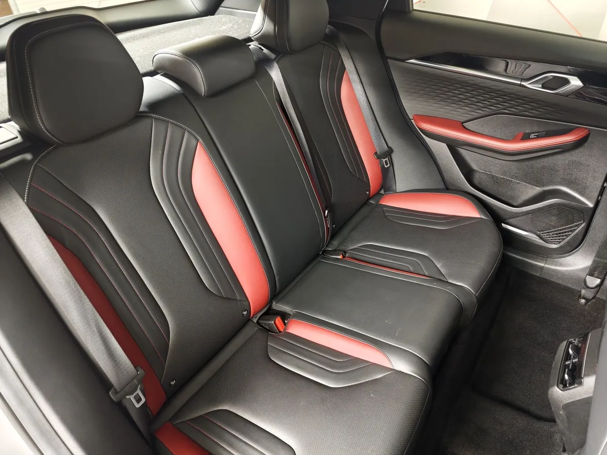 Geely Coolray 1.5T 7DCT 2WD (150 л.с.) Luxury Белый в АВИЛОН. Слайд №17