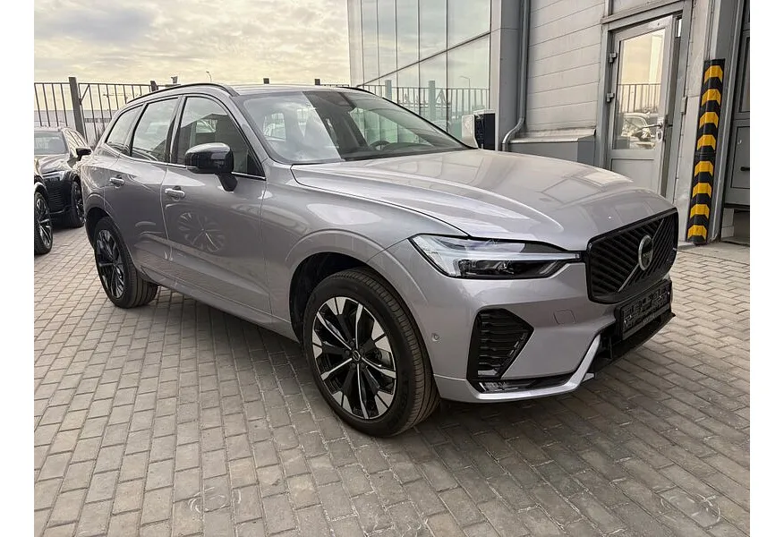 Volvo XC60 2.0 B5 8AT AWD (250 л.с.) Ultra Dark Серебристый в АВИЛОН. Слайд №2