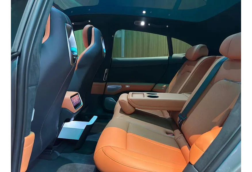 Xiaomi YU7 AT 4WD (690 л.с.) MAX Серый в АВИЛОН. Слайд №13