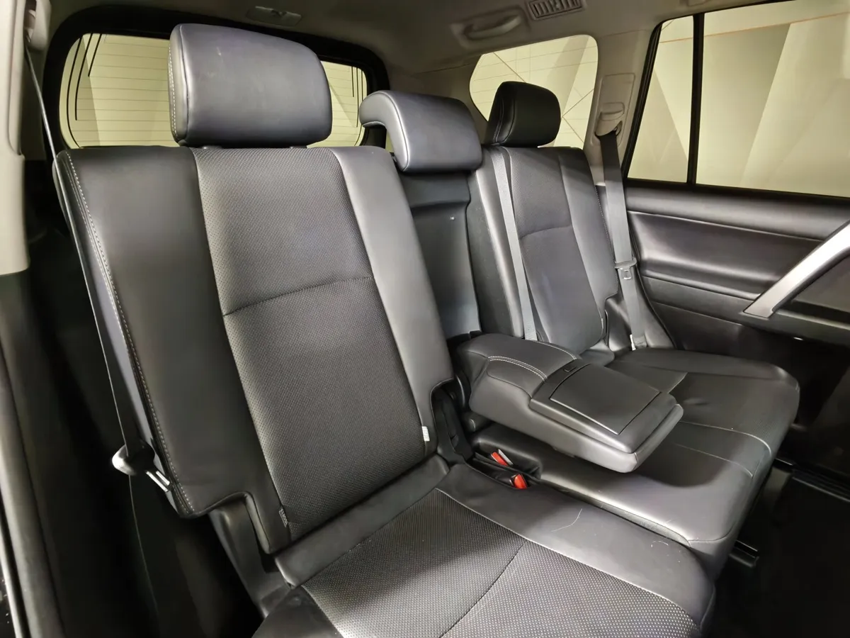 Toyota Land Cruiser Prado 2.8 D AT 4WD (5 мест) (177 л.с.) Комфорт Черный в АВИЛОН. Слайд №16