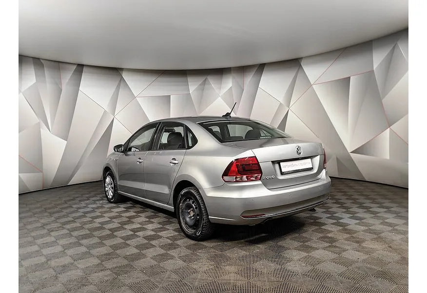 Volkswagen Polo 1.6 MPI AT (110 л.с.) Drive Серебристый в АВИЛОН. Слайд №4