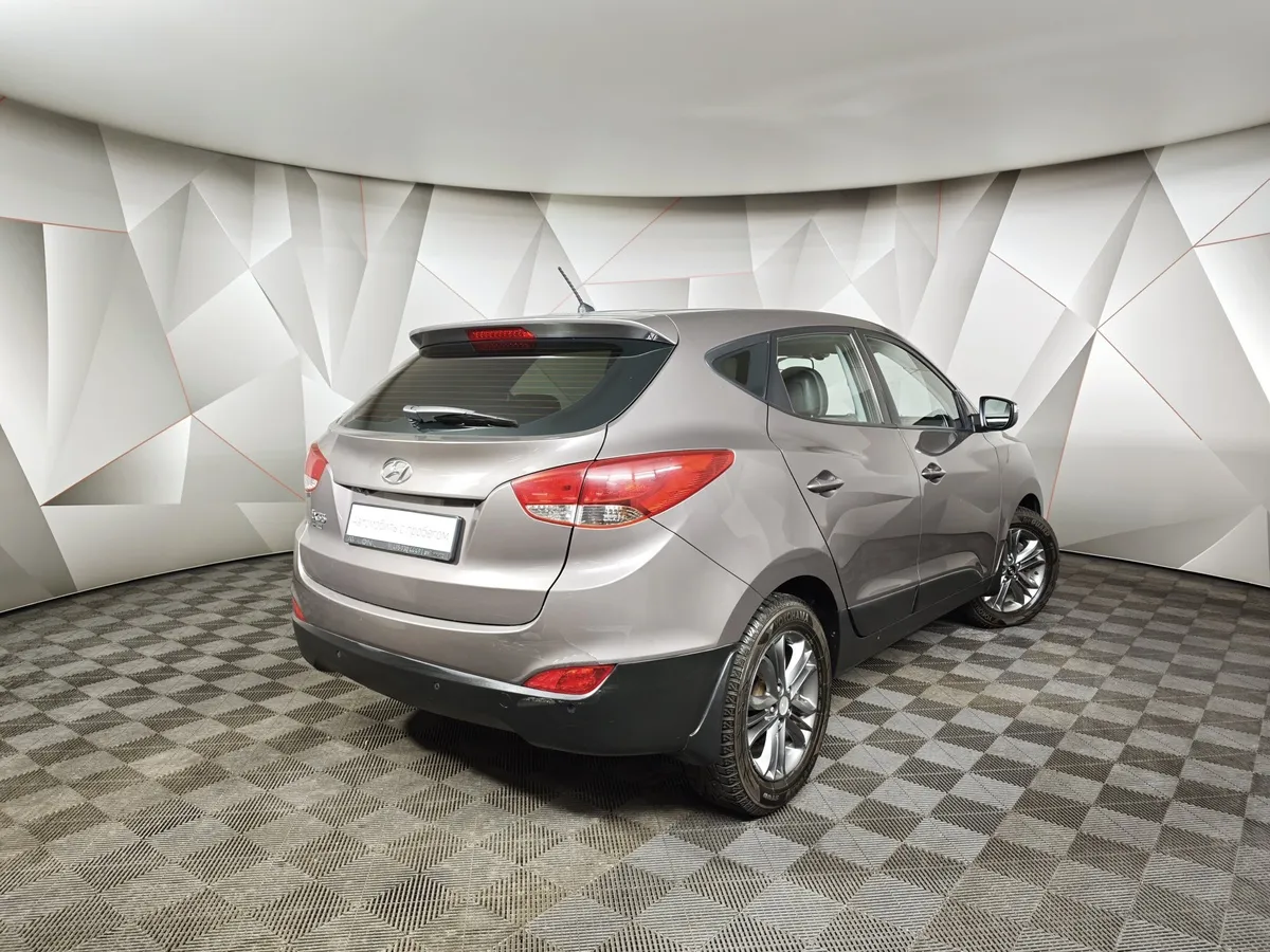 Hyundai ix35 2.0 AT (150 л.с.) Comfort Коричневый в АВИЛОН. Слайд №2