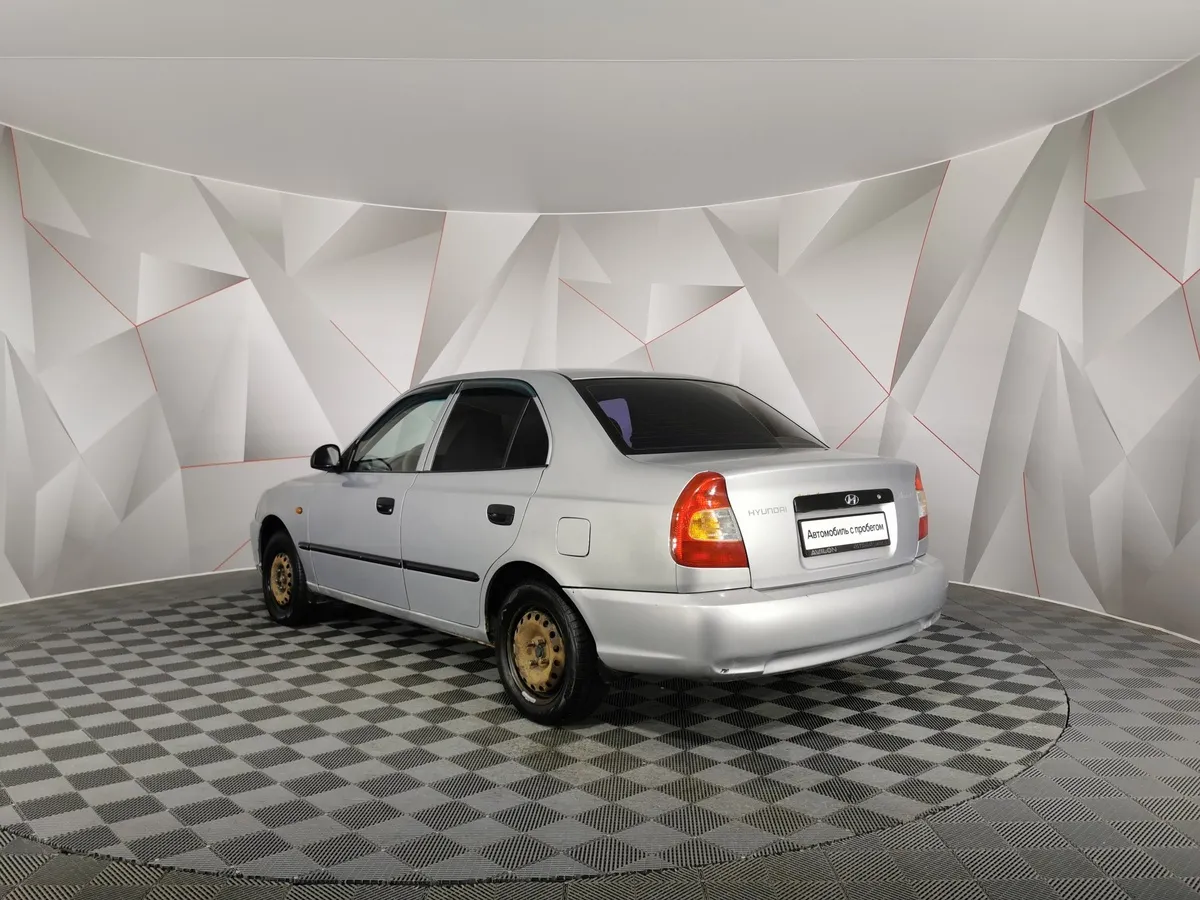 Hyundai Accent 1.5 MT (102 л.с.) Серебристый в АВИЛОН. Слайд №4