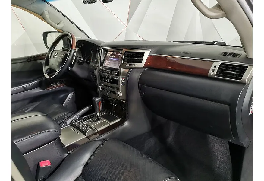 Lexus LX 570 AT (367 л.с.) Серый в АВИЛОН. Слайд №13