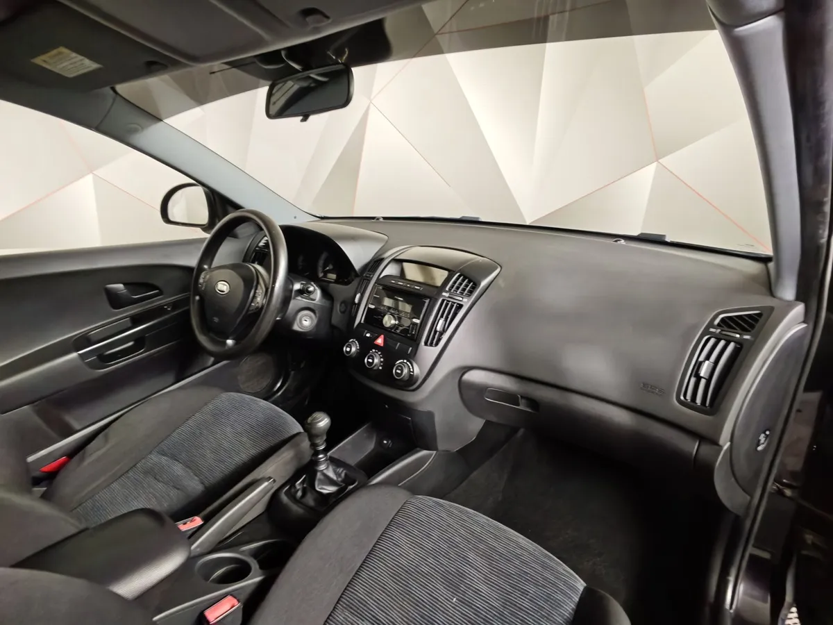 Kia Ceed 1.6 MT (122 л.с.) Черный в АВИЛОН. Слайд №13