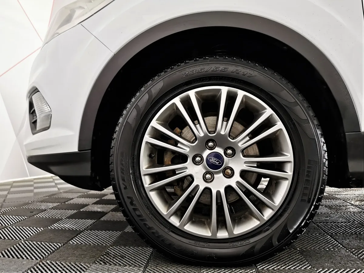 Ford Kuga 2.5 AT (150 л.с.) Titanium Белый в АВИЛОН. Слайд №9