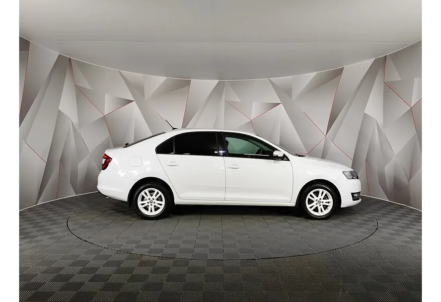 Skoda Rapid 1.6 MT (90 л.с.) Белый в АВИЛОН. Слайд №6