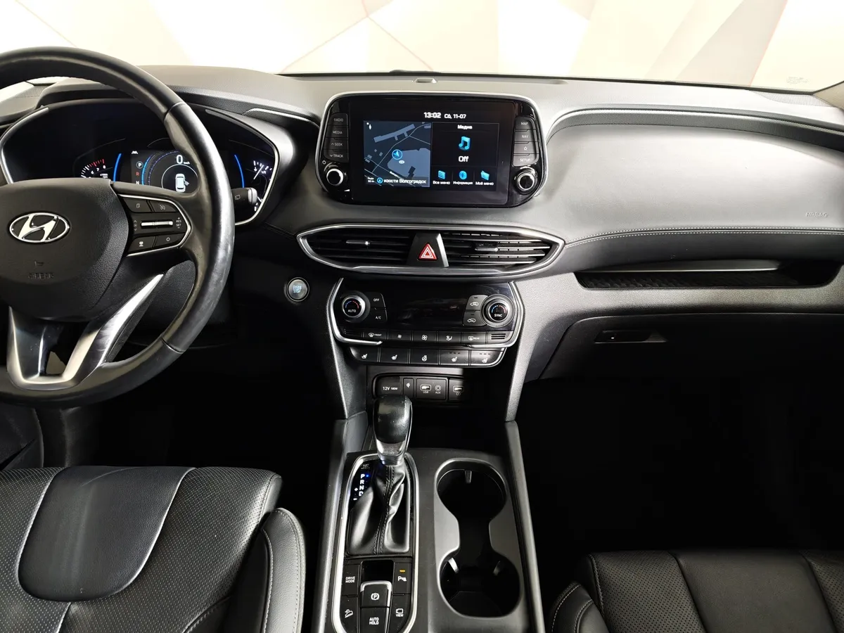 Hyundai Santa Fe 2.4 (188 л.с.) - 6AT Premier Серебристый в АВИЛОН. Слайд №14