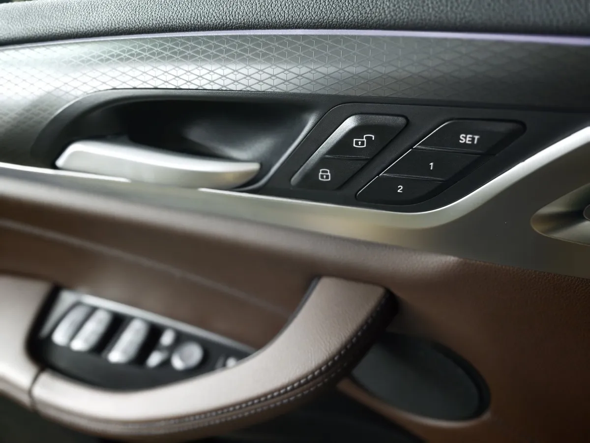 BMW X3 xDrive20i AT (184 л.с.) Черный в АВИЛОН. Слайд №15