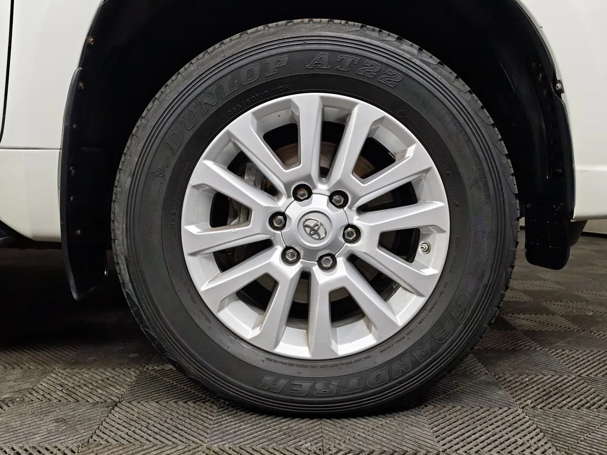 Toyota Land Cruiser Prado 4.0 AT 4WD (282 л.с.) Белый в АВИЛОН. Слайд №8