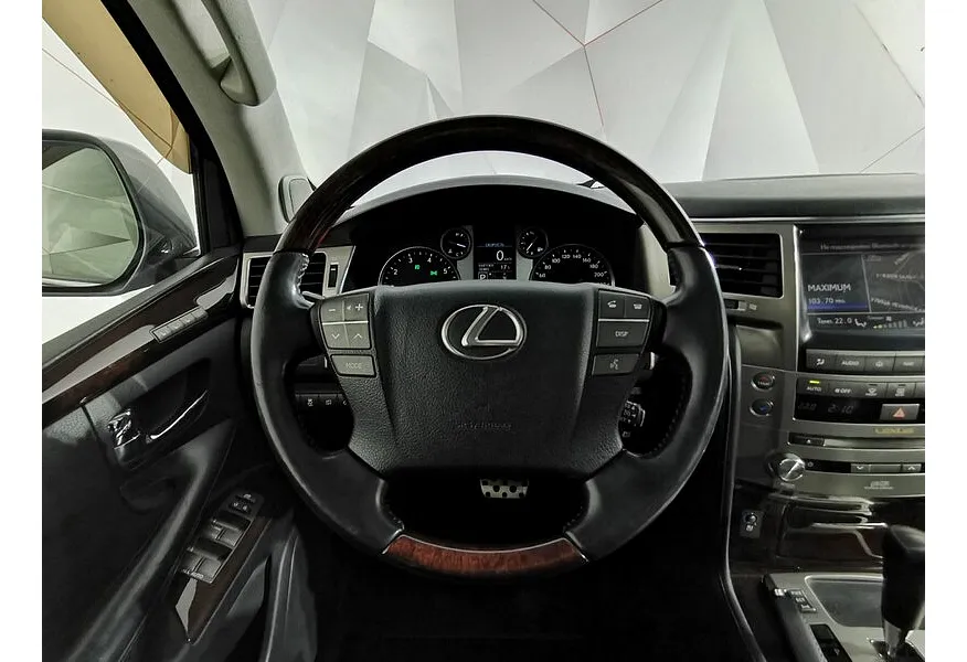 Lexus LX 570 AT (367 л.с.) Серый в АВИЛОН. Слайд №19