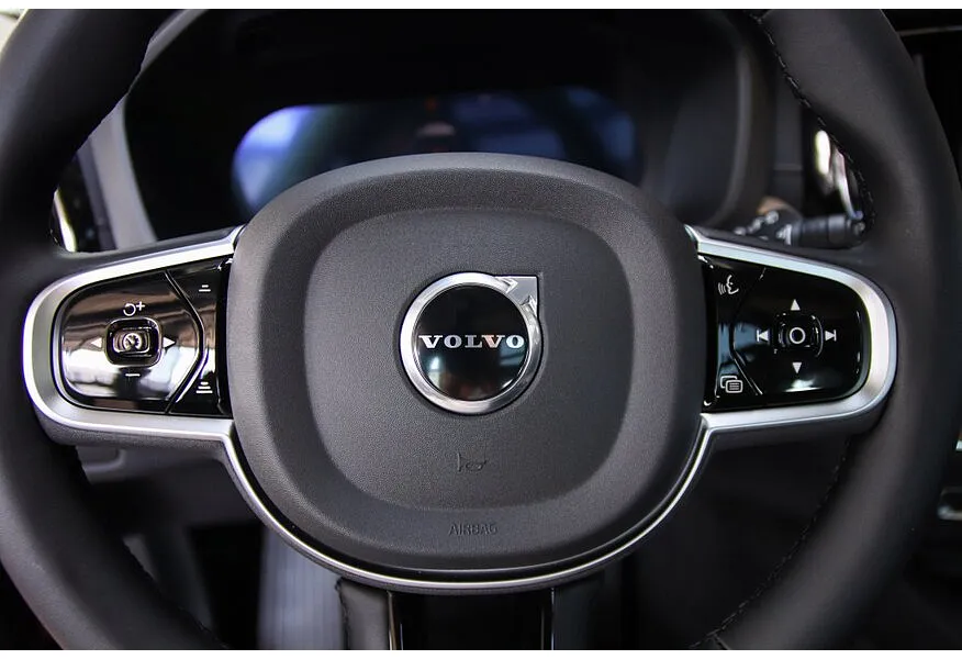 АВИЛОН - Volvo XC60 2.0 B5 8AT AWD (300 л.с.) Plus Черный - slide 4