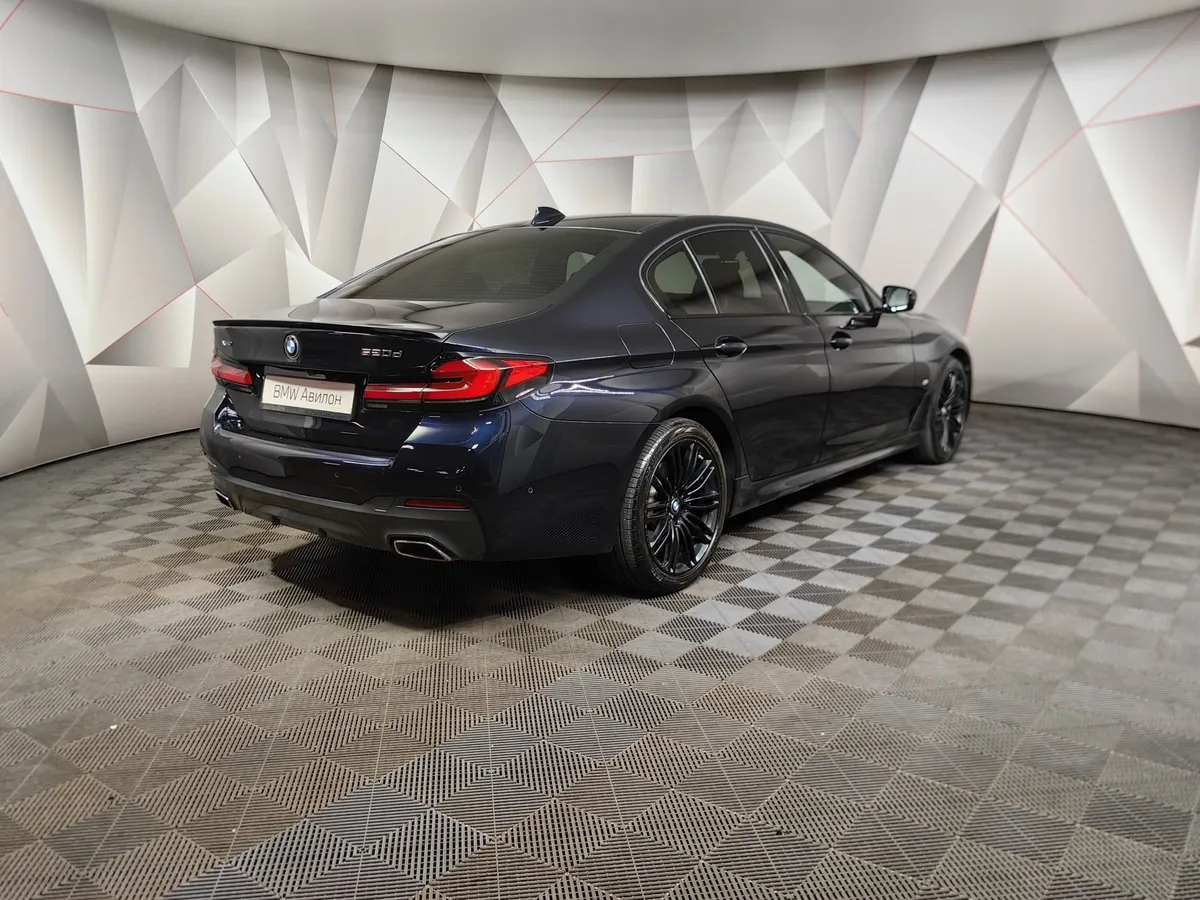 BMW 5 серия 520d xDrive Steptronic (190 л.с.) M Sport Черный в АВИЛОН. Слайд №2