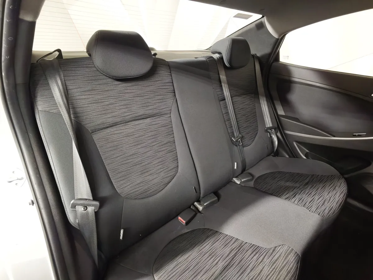 Hyundai Solaris 1.4 MT (100 л.с.) Comfort Серебристый в АВИЛОН. Слайд №15