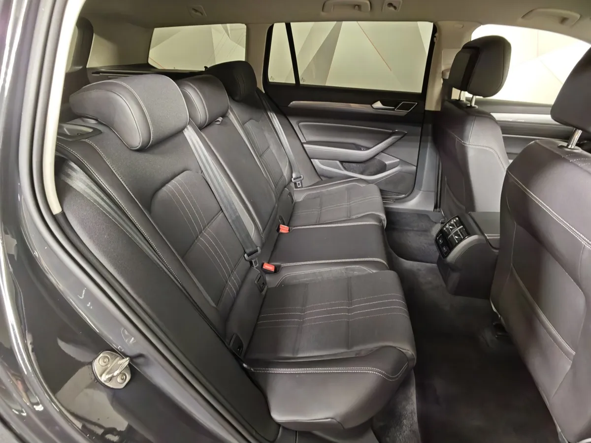 Volkswagen Passat 2.0 AMT (190 л.с.) Variant Серый в АВИЛОН. Слайд №15