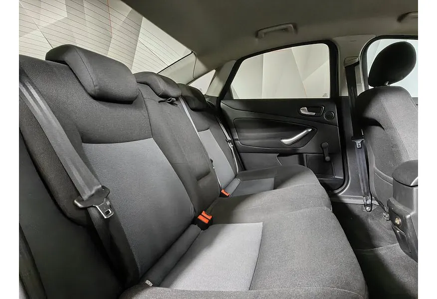 Ford Mondeo 1.6 MT (125 л.с.) Черный в АВИЛОН. Слайд №14