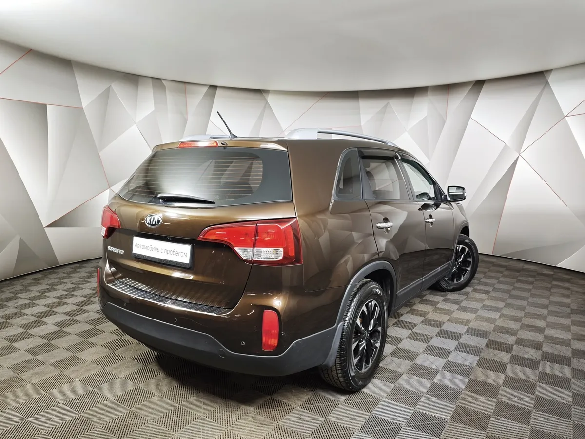 Kia Sorento 2.4 AT (175 л.с.) Classic Коричневый в АВИЛОН. Слайд №2