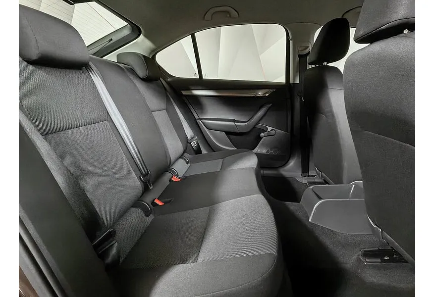 Skoda Octavia 1.6 MPI MT (110 л.с.) Коричневый в АВИЛОН. Слайд №16