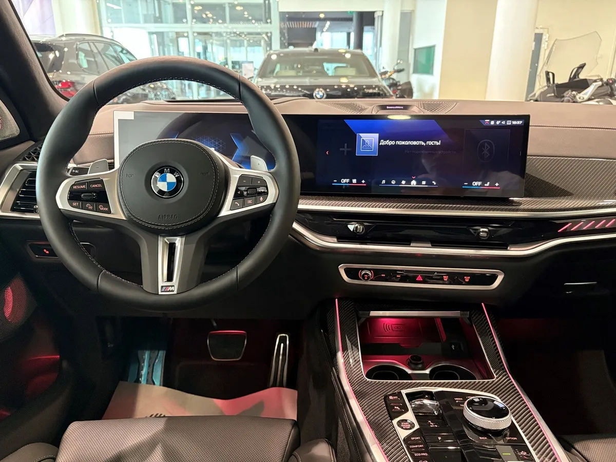 BMW X7 M60i xDrive (530 л.с.) Черный в АВИЛОН. Слайд №8