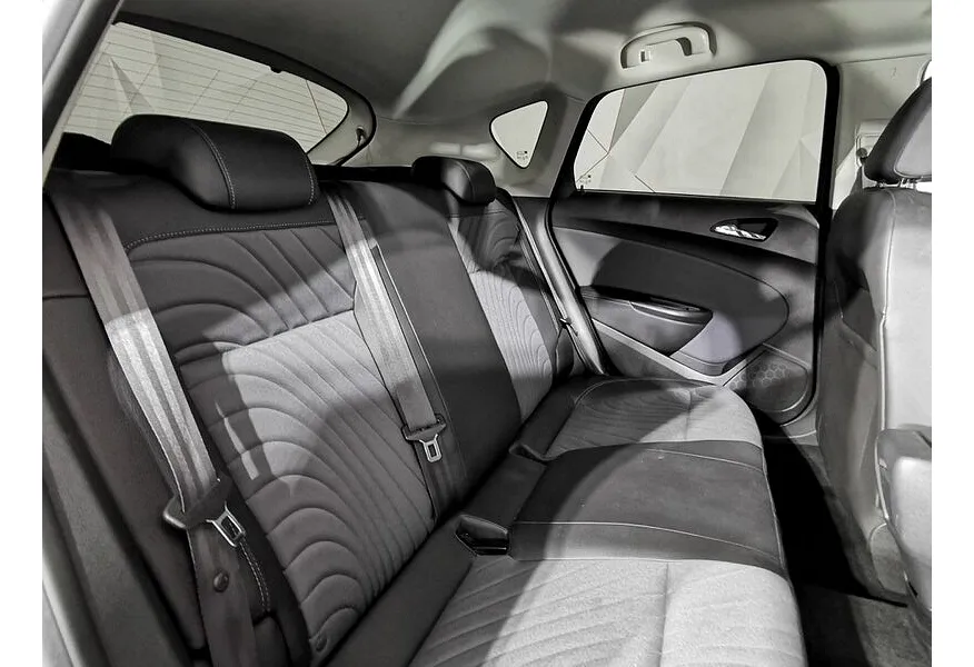 Opel Astra 1.6 Turbo AT (180 л.с.) Красный в АВИЛОН. Слайд №16