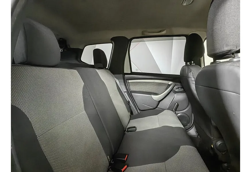 Renault Duster 2.0 MT 4x4 (143 л.с.) Белый в АВИЛОН. Слайд №15