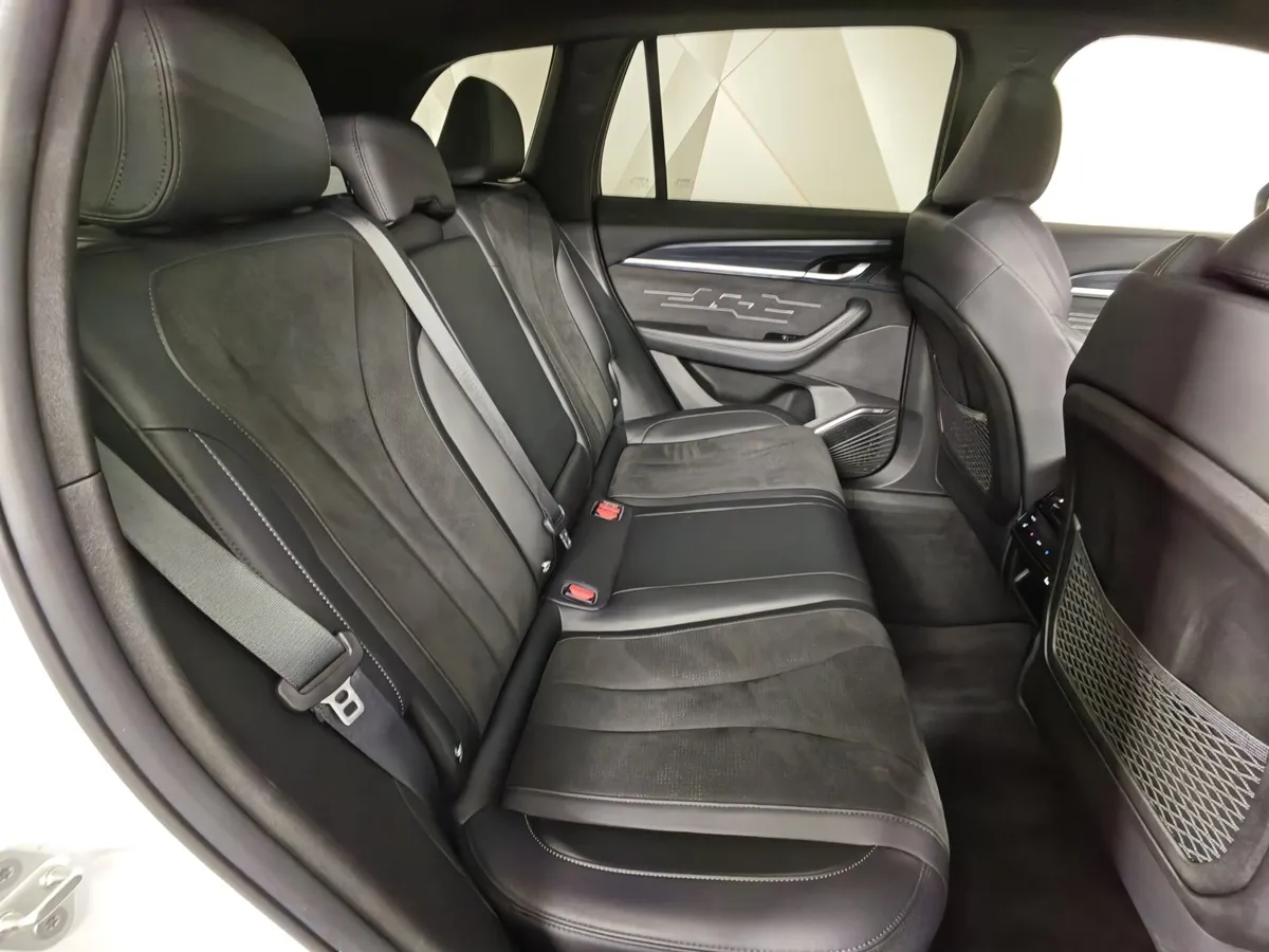 Geely Monjaro 2.0T 8AT 4WD (238 л.с.) Flagship Белый в АВИЛОН. Слайд №15