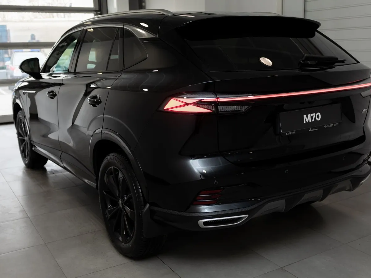 Москвич М70 1.5 DCT FWD (150 л.с.) Драйв Черный в АВИЛОН. Слайд №5