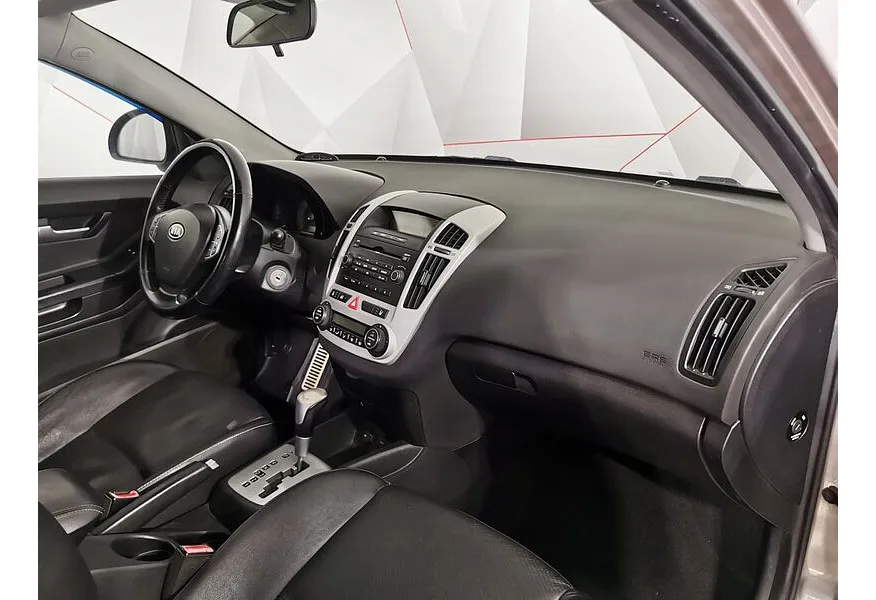 Kia Ceed 2.0 AT (143 л.с.) Бежевый в АВИЛОН. Слайд №12 Kia Ceed 2.0 AT (143 л.с.) Бежевый в АВИЛОН. Слайд №12