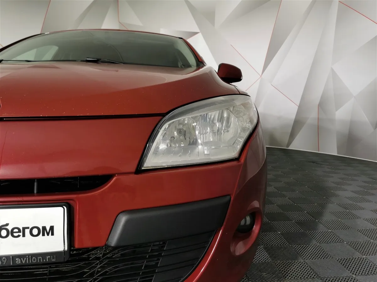 Renault Megane 1.6 MT (106 л.с.) Красный в АВИЛОН. Слайд №10