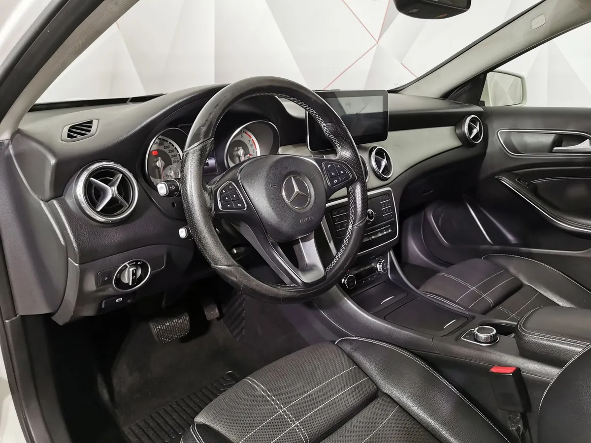 Mercedes-Benz GLA 200 7G-DCT (150 л.с.) Особая серия Белый в АВИЛОН. Слайд №18