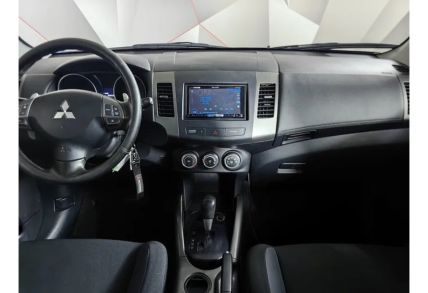 Mitsubishi Outlander 2.0 CVT 2WD (147 л.с.) Черный в АВИЛОН. Слайд №13