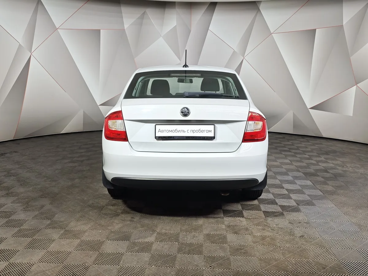 Skoda Rapid 1.6 MT (90 л.с.) Белый в АВИЛОН. Слайд №8