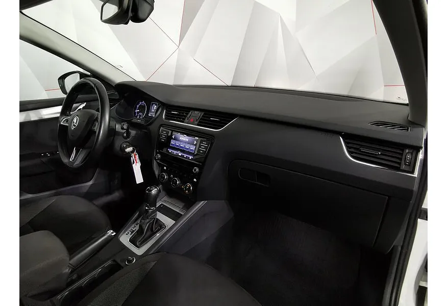 АВИЛОН - Skoda Octavia 1.4 TSI DSG (150 л.с.) Ambition Белый - slide 19