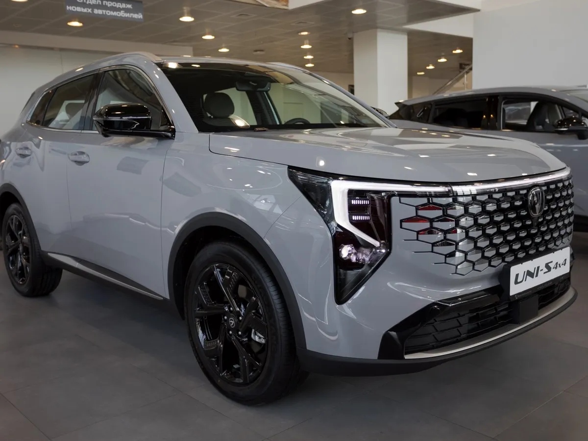 Changan UNI-S 1.5T 7DCT 4WD (181 л.с.) Техно Серый в АВИЛОН. Слайд №2