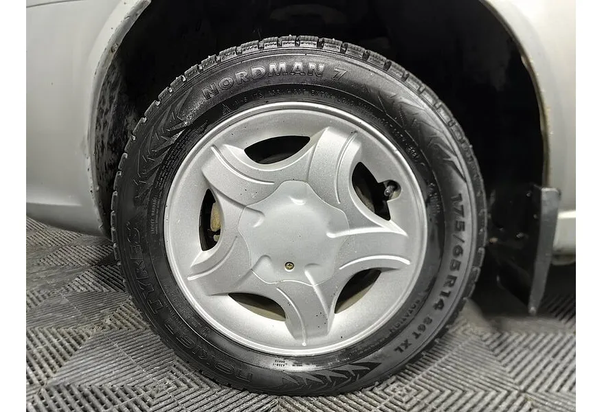 ВАЗ (Lada) Kalina 1.6 MT 8 кл (81 л.с.) 11183-30-046 Норма Серый в АВИЛОН. Слайд №9