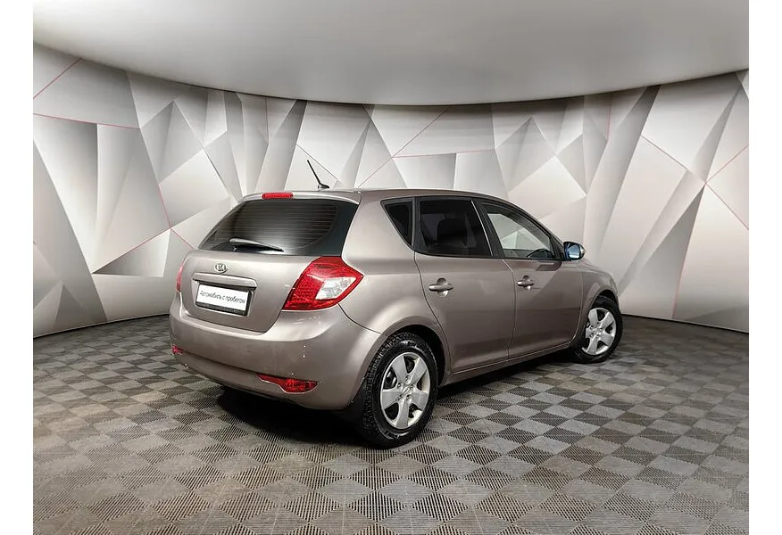 Kia Ceed 1.6 AT (122 л.с.) Бежевый в АВИЛОН. Слайд №2