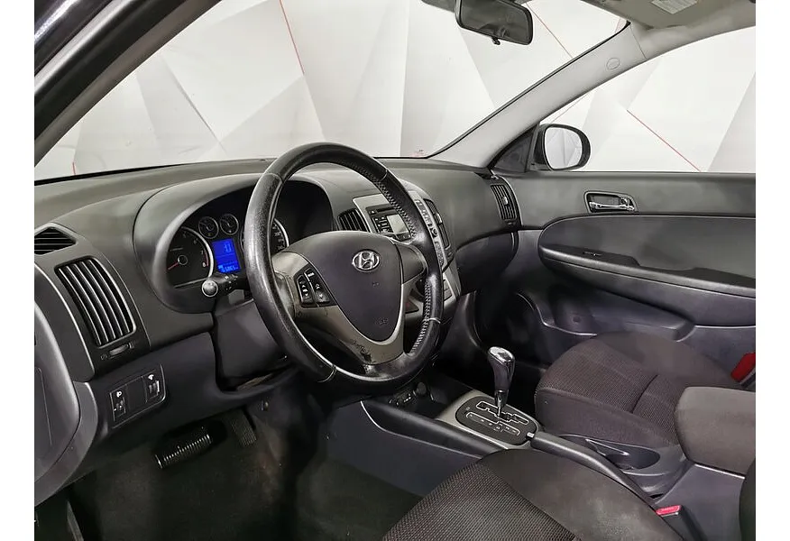 Hyundai i30 1.5 AT (110 л.с.) Elegance Черный в АВИЛОН. Слайд №19