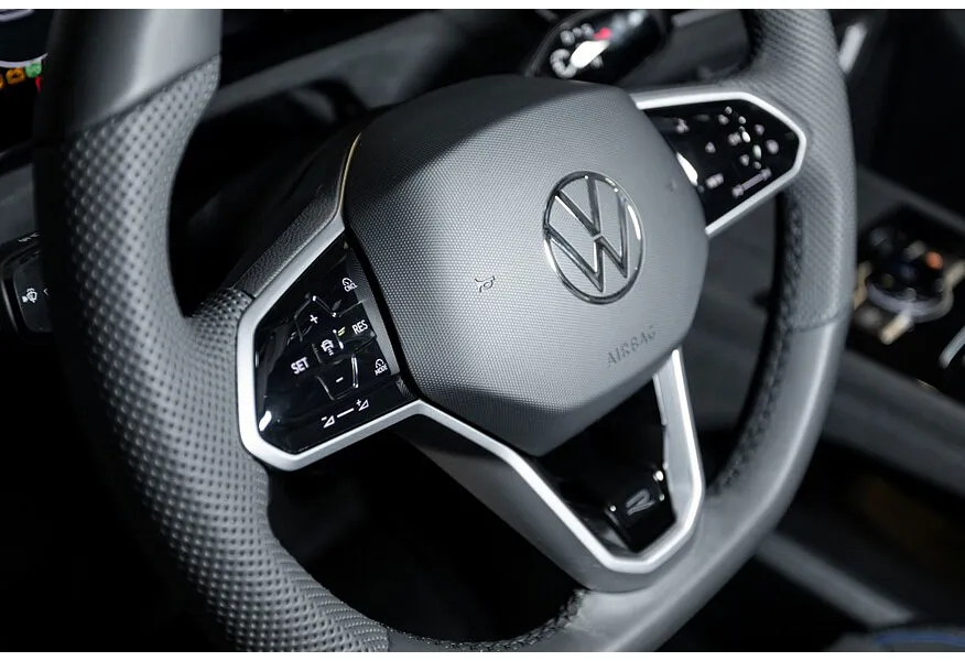 Volkswagen Tiguan 380 TSI 2.0 DSG 4WD (220 л.с.) R-Line Черный в АВИЛОН. Слайд №15