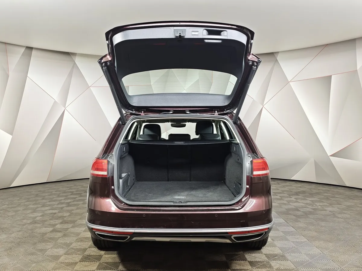 Volkswagen Passat 2.0 TSI BlueMotion DSG 4motion (220 л.с.) Красный в АВИЛОН. Слайд №10