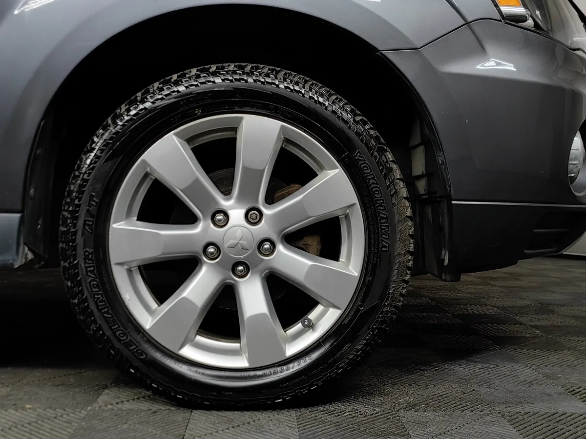 Mitsubishi Outlander 2.4 CVT 4WD (170 л.с.) Серый в АВИЛОН. Слайд №9