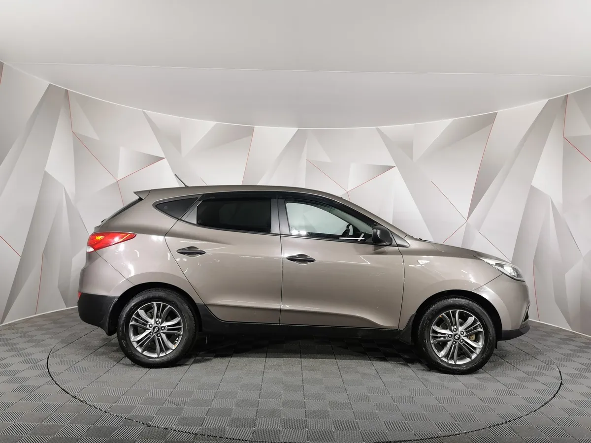 Hyundai ix35 2.0 MT 2WD (150 л.с.) Коричневый в АВИЛОН. Слайд №6