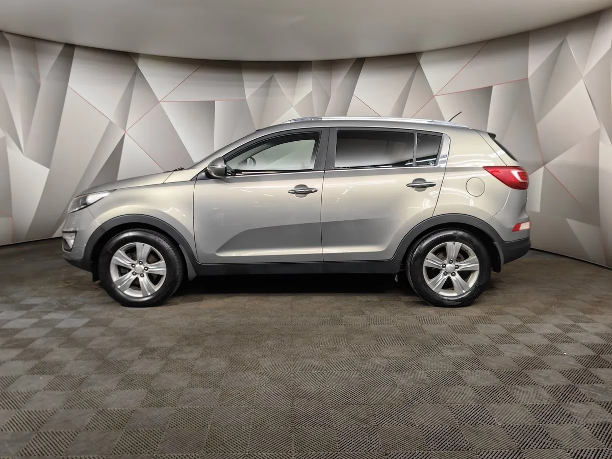 Kia Sportage 2.0 AT (150 л.с.) Серебристый в АВИЛОН. Слайд №5