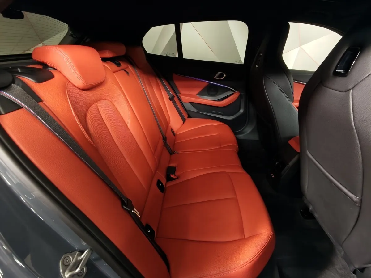 BMW 1 серия M135i 2.0T AT xDrive (306 л.с.) Серый в АВИЛОН. Слайд №14