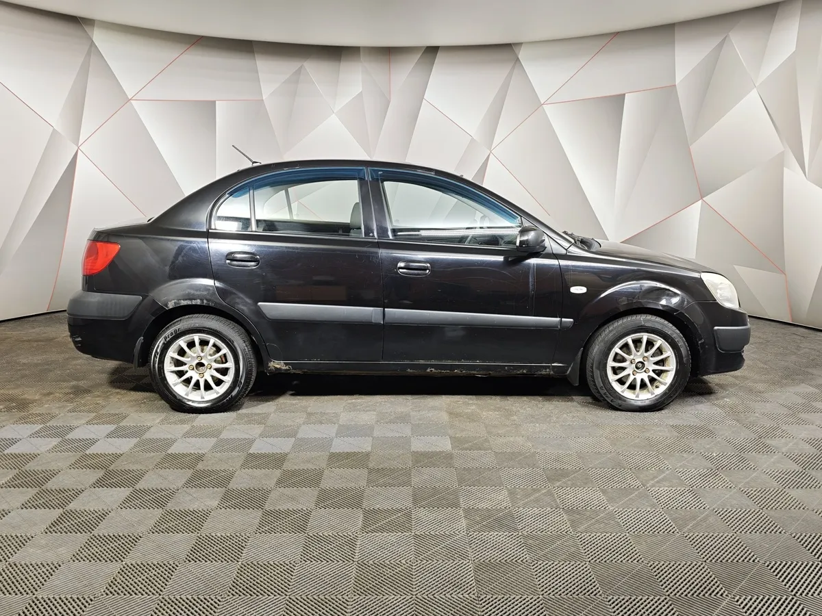 Kia Rio 1.4 AT (97 л.с.) Черный в АВИЛОН. Слайд №6
