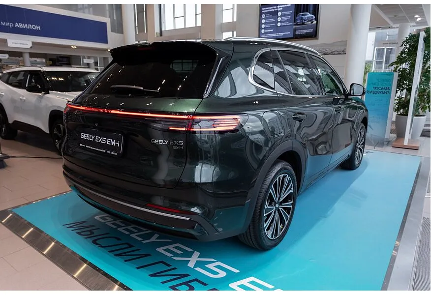 Geely EX5 EM-i 1.5 PHEV DHT FWD (218 л.с.) Max Зеленый в АВИЛОН. Слайд №6