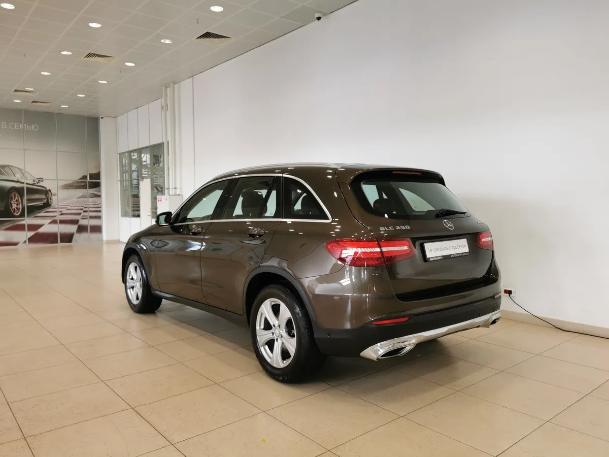 Mercedes-Benz GLC 250 9G-TRONIC 4MATIC (211 л.с.) Особая серия Коричневый в АВИЛОН. Слайд №4