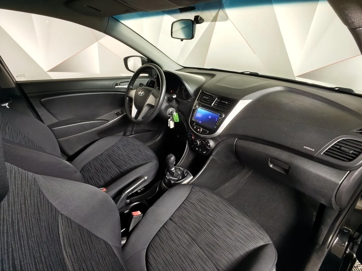 Hyundai Solaris 1.4 MT (107 л.с.) Comfort Черный в АВИЛОН. Слайд №13