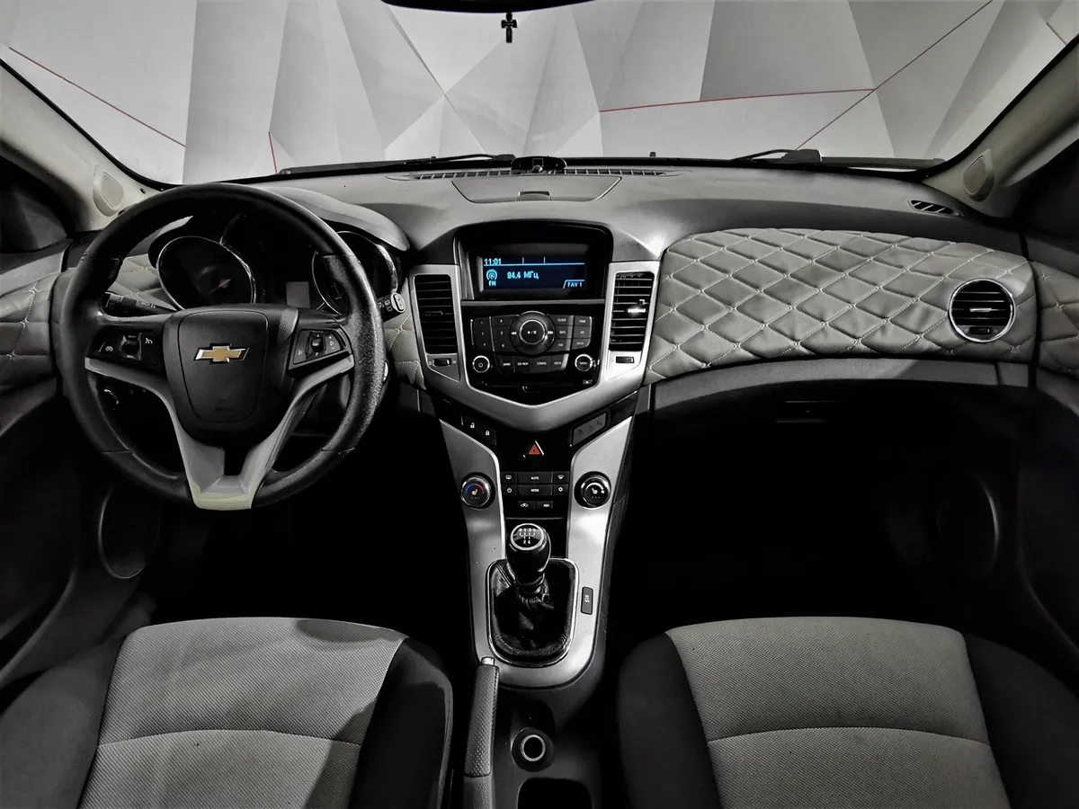 Chevrolet Cruze 1.8 MT (141 л.с.) Черный в АВИЛОН. Слайд №13