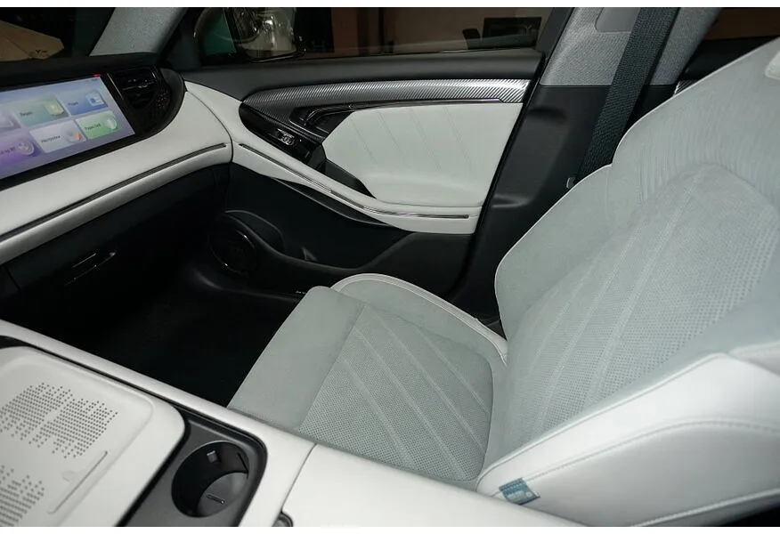 Voyah Free EVR 1.5 AT AWD (510 л.с.) Sport + Красный в АВИЛОН. Слайд №13